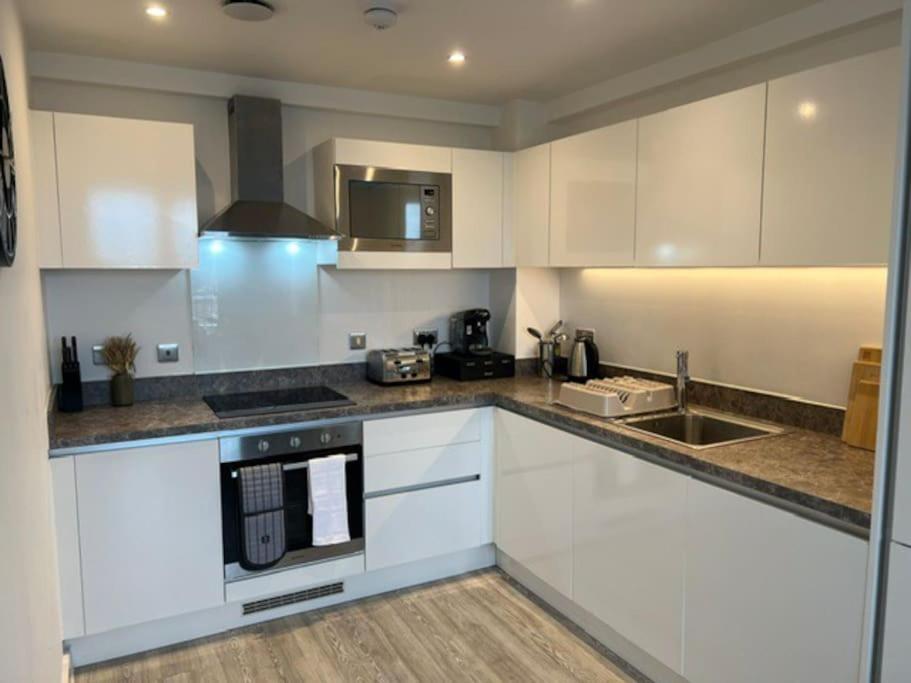 Prime Suite 2 Bedroom Apartment With Rooftop Terrace マンチェスター エクステリア 写真